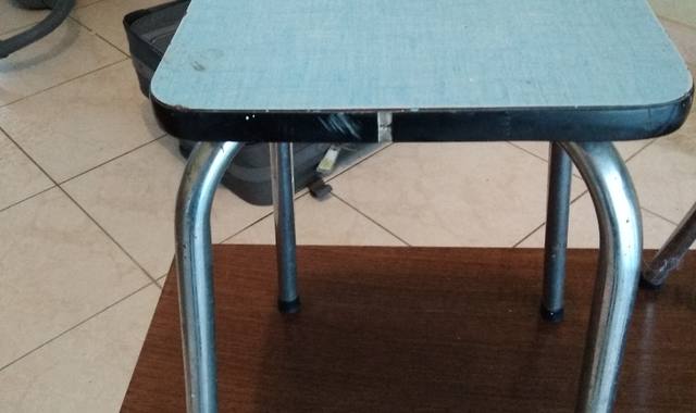 Meubles 4 chaises +2 tabourets