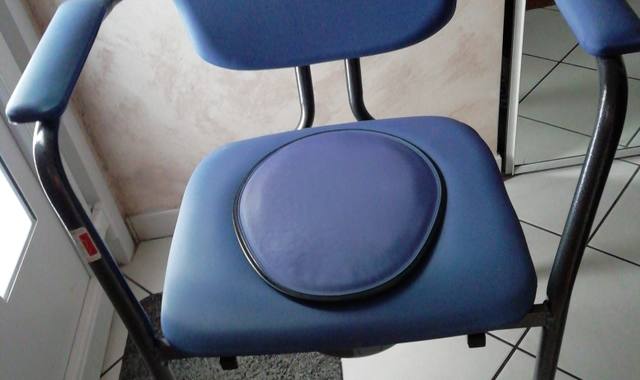 Meubles Chaise percée