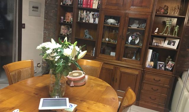 Meubles bibliothèque living, table avec rallonge, 6 chaises, petite bibliothèque, 