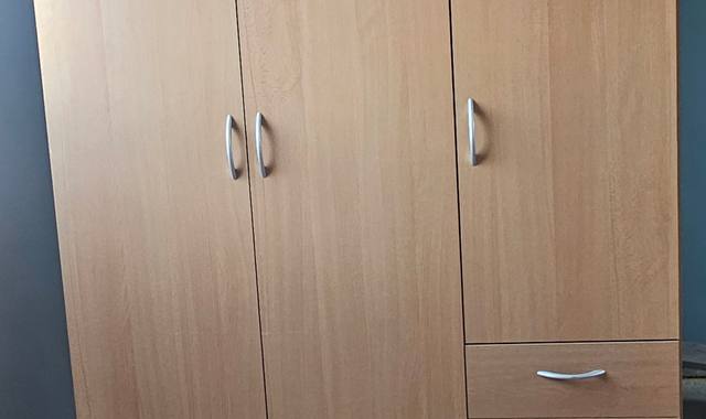 Meubles uRGENT DON Armoire Hauteur 1.90m Longeur 1.30m Pronfondeur 0.55m
