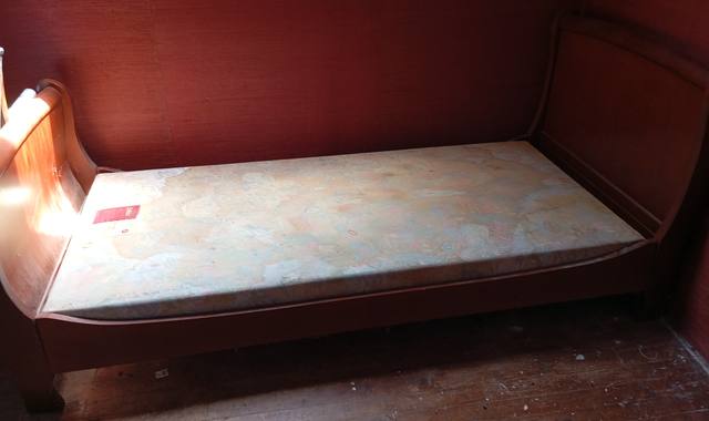 Meubles vieux lit a donner