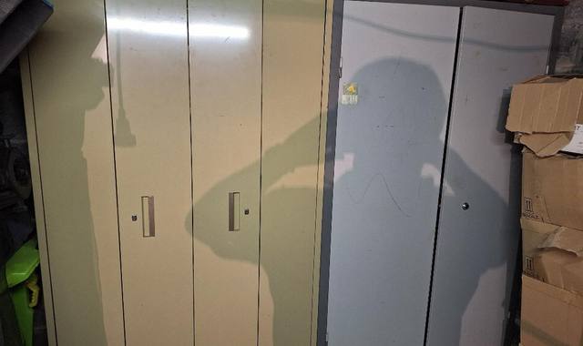 Meubles deux armoires métalliques en bon état - IDEAL GARAGE -