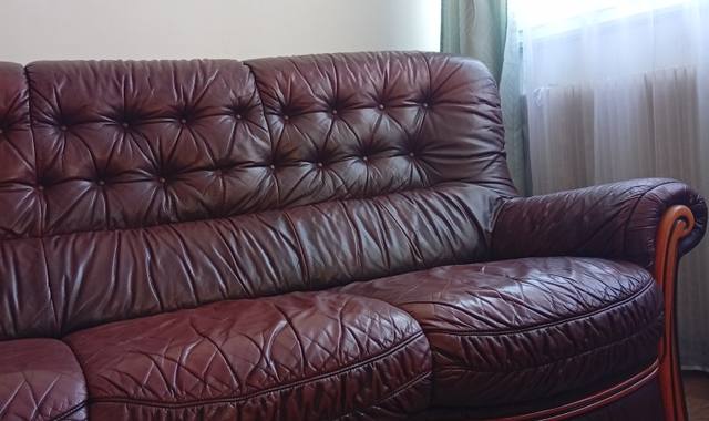 Meubles canapé 3-4 places cuir marron bon état