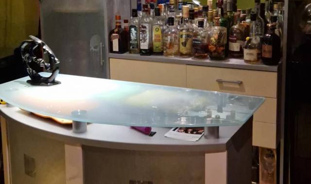Meubles bar en verre