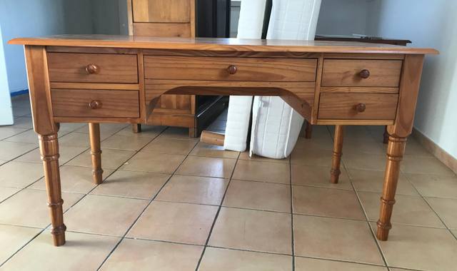 Meubles 2 beaux bureaux bois massif