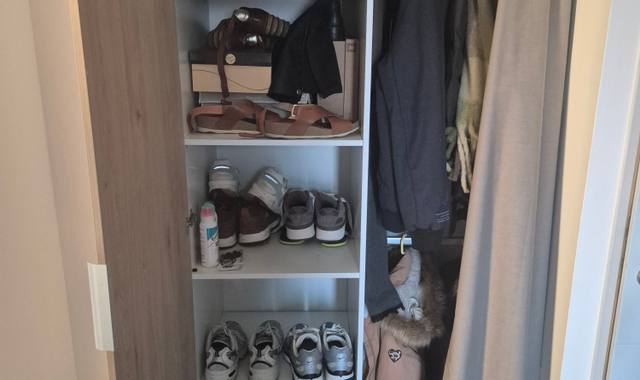 Meubles meuble un coté penderie et un côté étagère