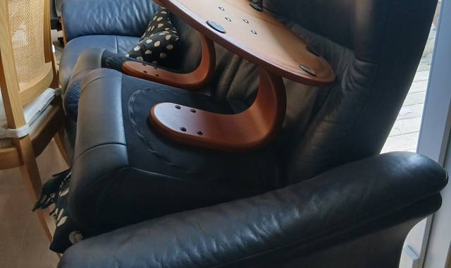 Meubles canapé Stressless 3 places avec repose pied cuit bleu marine TBE