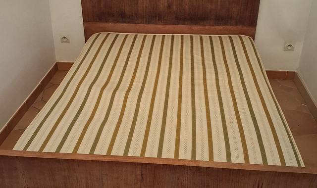 Meubles lit est son soumi