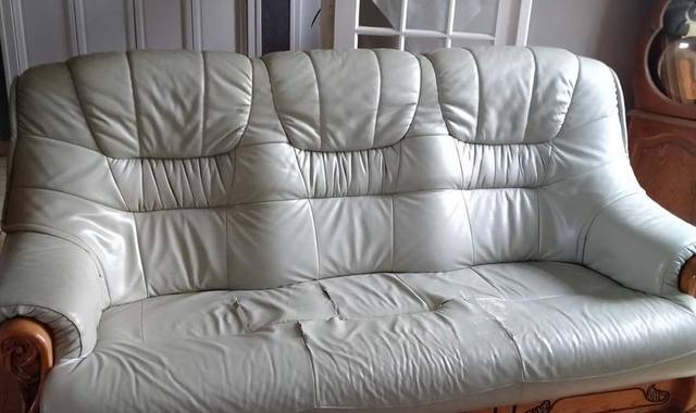 Meubles canape et deux fauteuils cuir vert clair