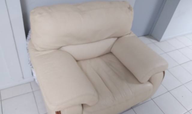 Meubles fauteuil cuir état correct