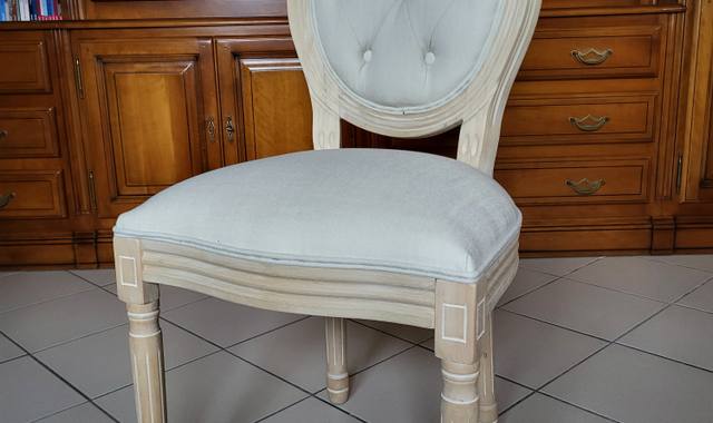 Meubles deux chaises entierement neuves