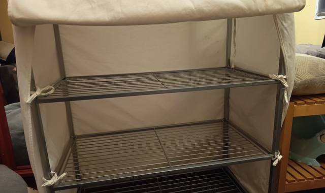 Meubles étagère légère en métal recouverte tissus