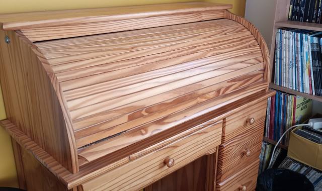 Meubles bureau en pin bon état