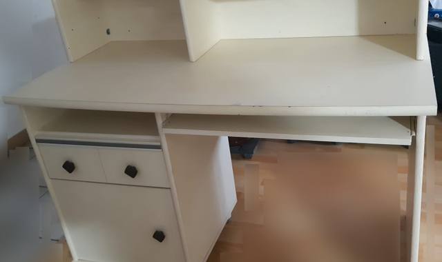 Meubles 2 bureaux en bois en bon état