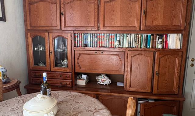 Meubles living +table ronde et 4 chaises