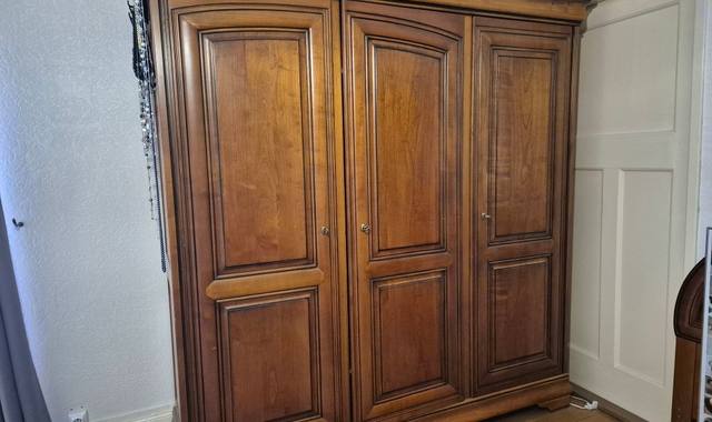 Meubles grande armoire 3 portes
