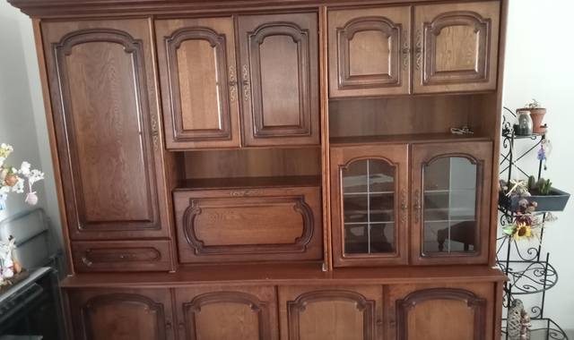 Meubles living en bon état. Couleur chêne foncé