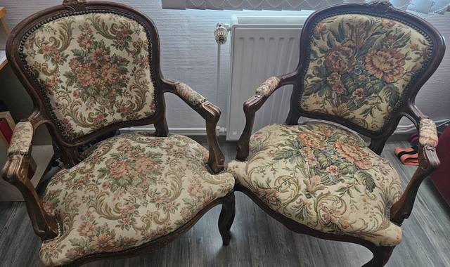 Meubles 2 fauteuils tapissiers