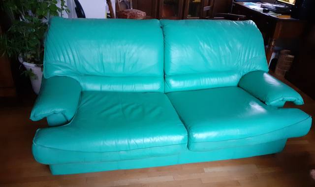 Meubles canapé cuir 3 places , vert ,
