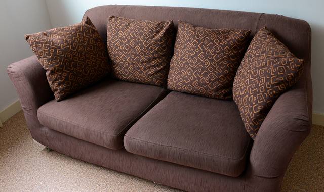 Meubles joli petit canapé 2 places