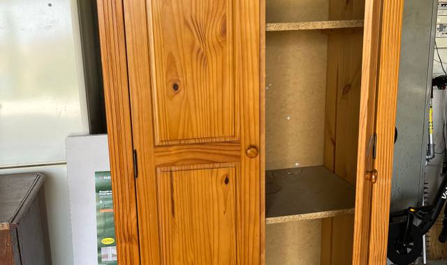 Meubles armoire en pin massif
