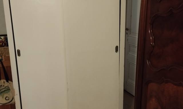 Meubles placard en bois blans, portes coulissantes