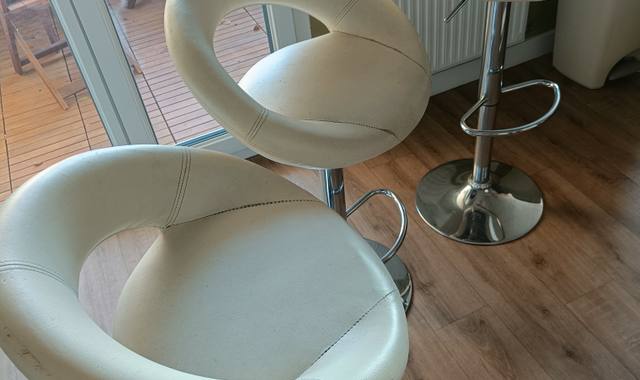 Meubles 3 chaises de bar en cuir beige