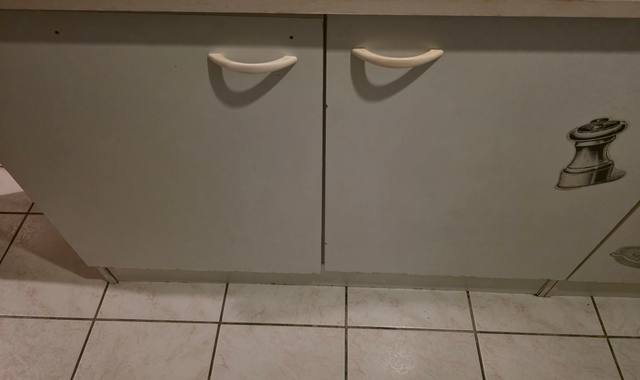 Meubles 2 meubles de cuisine blancs – assez Bon état