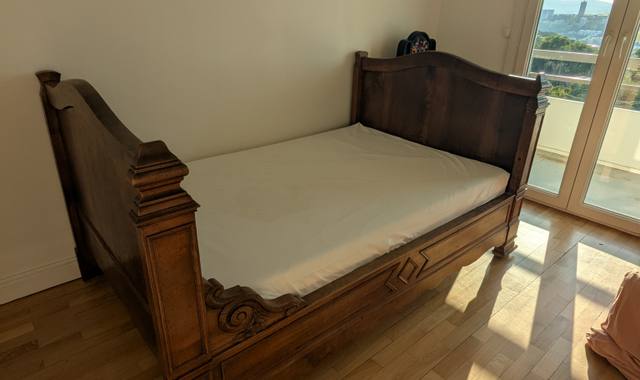 Meubles joli lit ancien et matelas neuf