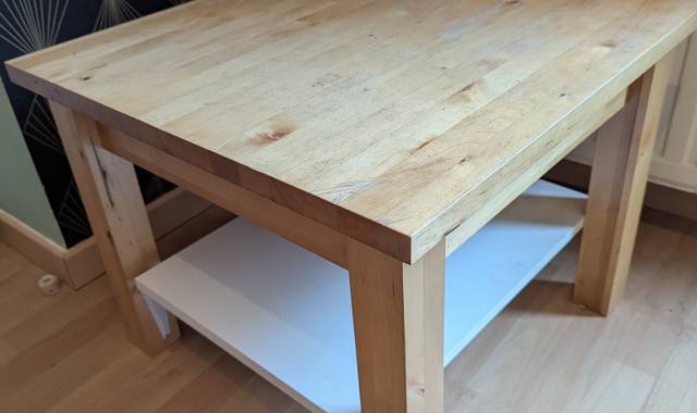 Meubles une table basse en bois
