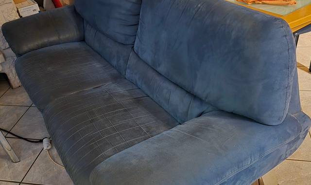 Meubles urgent, je donne canapé 3 places