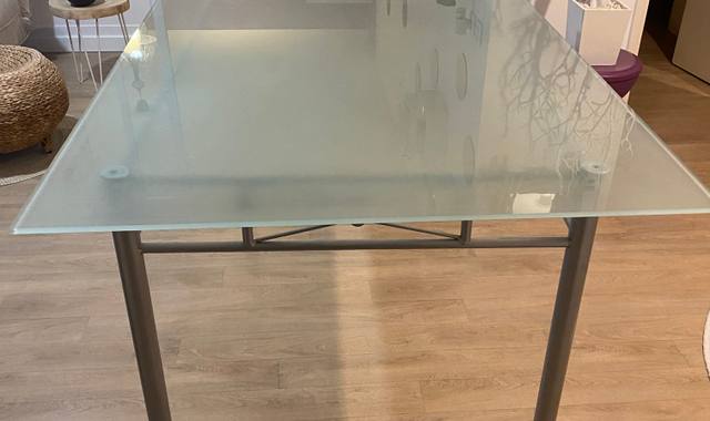Meubles table plateau en verre