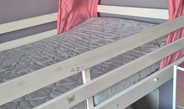 Meubles 1 lit hauteur enfant tbe