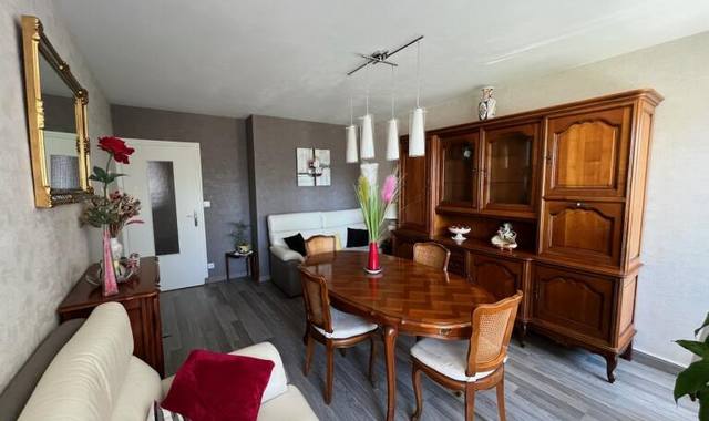 Meubles Donne :Ensemble salle à manger en merisier comprenant 1 vaisselier : dim 2