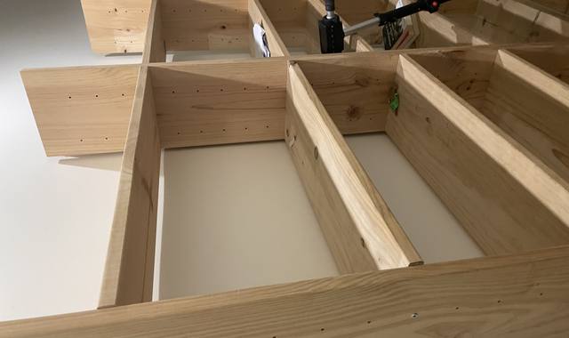 Meubles 2 étagères / échelle en pin + meuble penderie métal fer très bon état