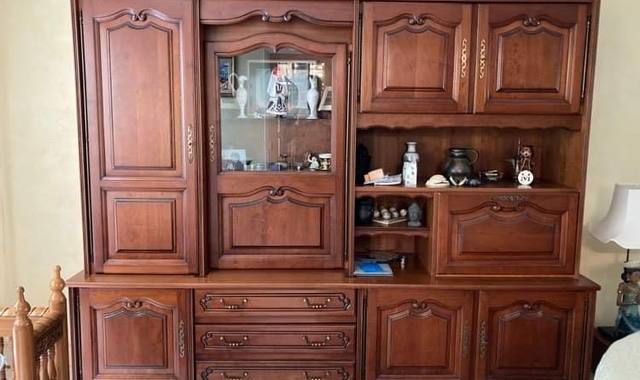 Meubles un buffet-living en merisier massif en excellent état