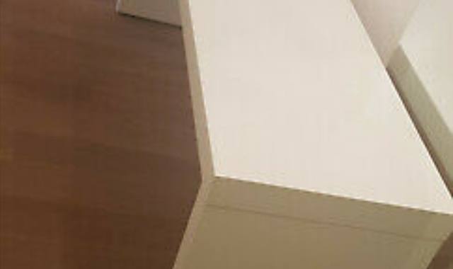 Meubles ikea MALM - console de lit sur roulette