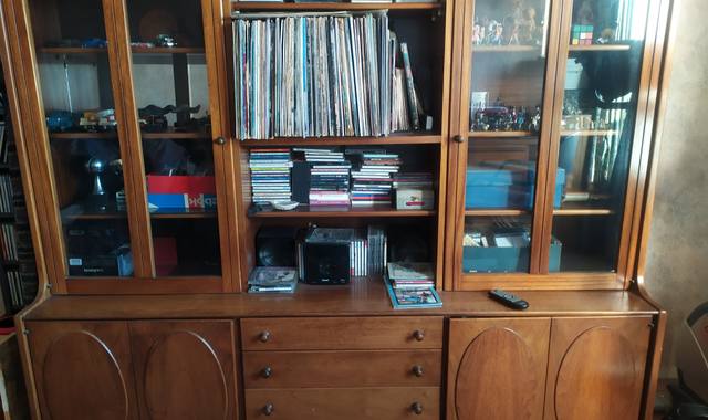 Meubles vitrine en bois