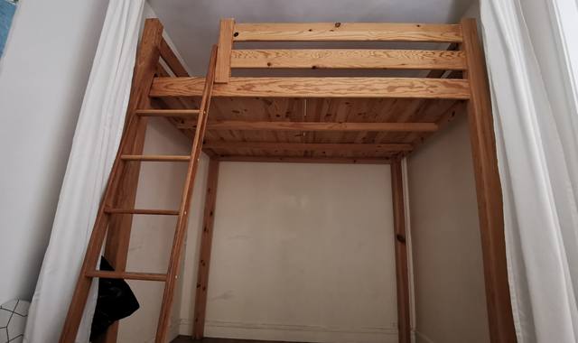 Meubles une mezzanine 2 places en bois brut - Urgent