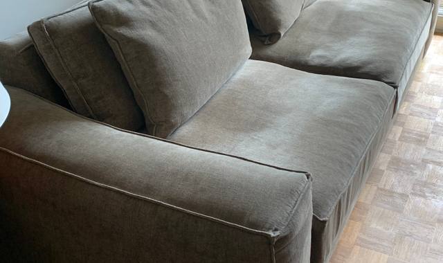 Meubles canapé fixe 3/4 place en tissus garni en peluches de mousse et duvet excellent é