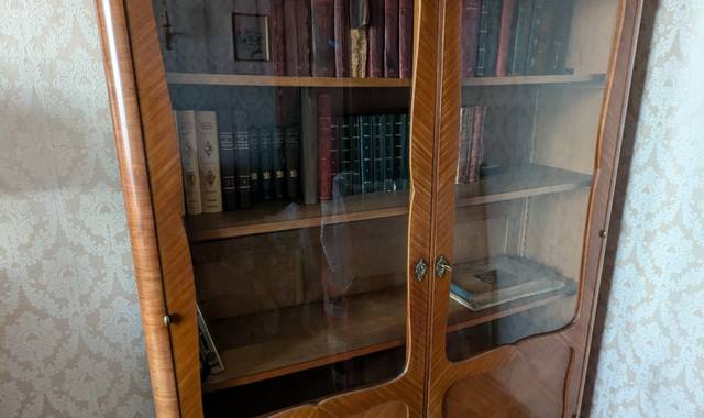 Meubles bibliothèque vitrée en merisier