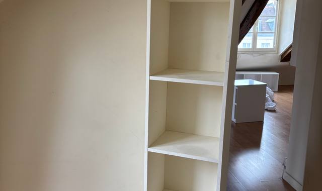 Meubles Étagère blanche ( possible repeindre)