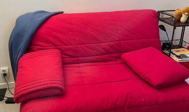 Meubles canapé BZ  bureau et chaise  armoire de toilette