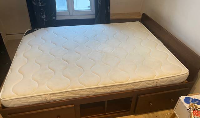Meubles joli lit double en bois avec rangement et matelas