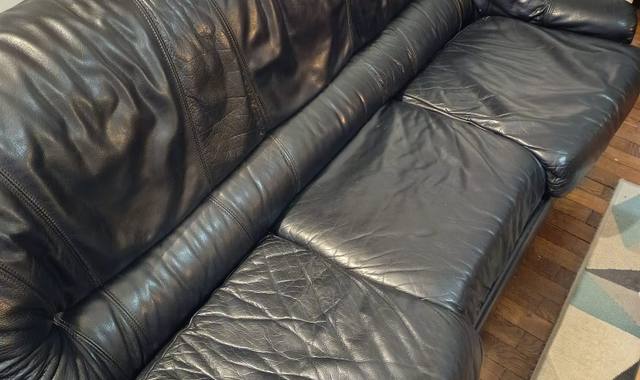 Meubles fauteuil et canapé en cuir noir, bon état
