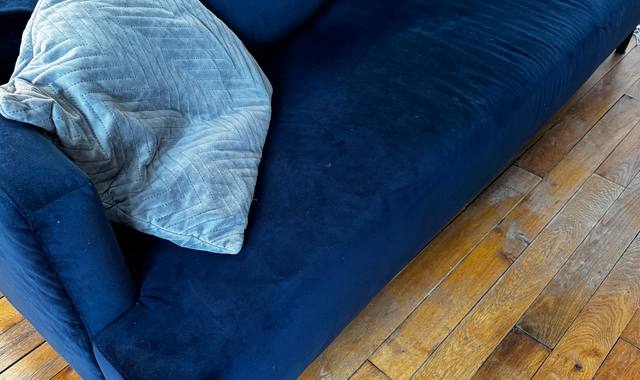 Meubles canapé 3 places en velours bleu nuit