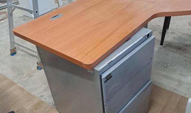 Meubles meubles montés à récupérer sur place