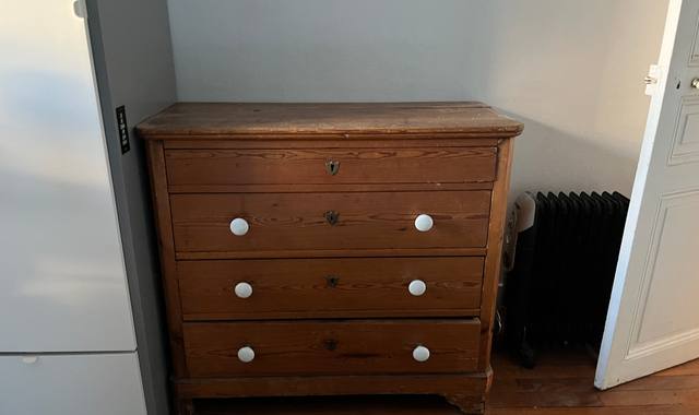 Meubles commode en pin à retaper (dos et pieds à coller)