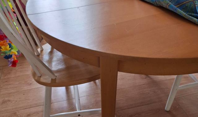 Meubles table ronde avec 2 rallonges + 5 chaises