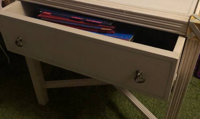 Meubles je donne petite table de chevet en bois